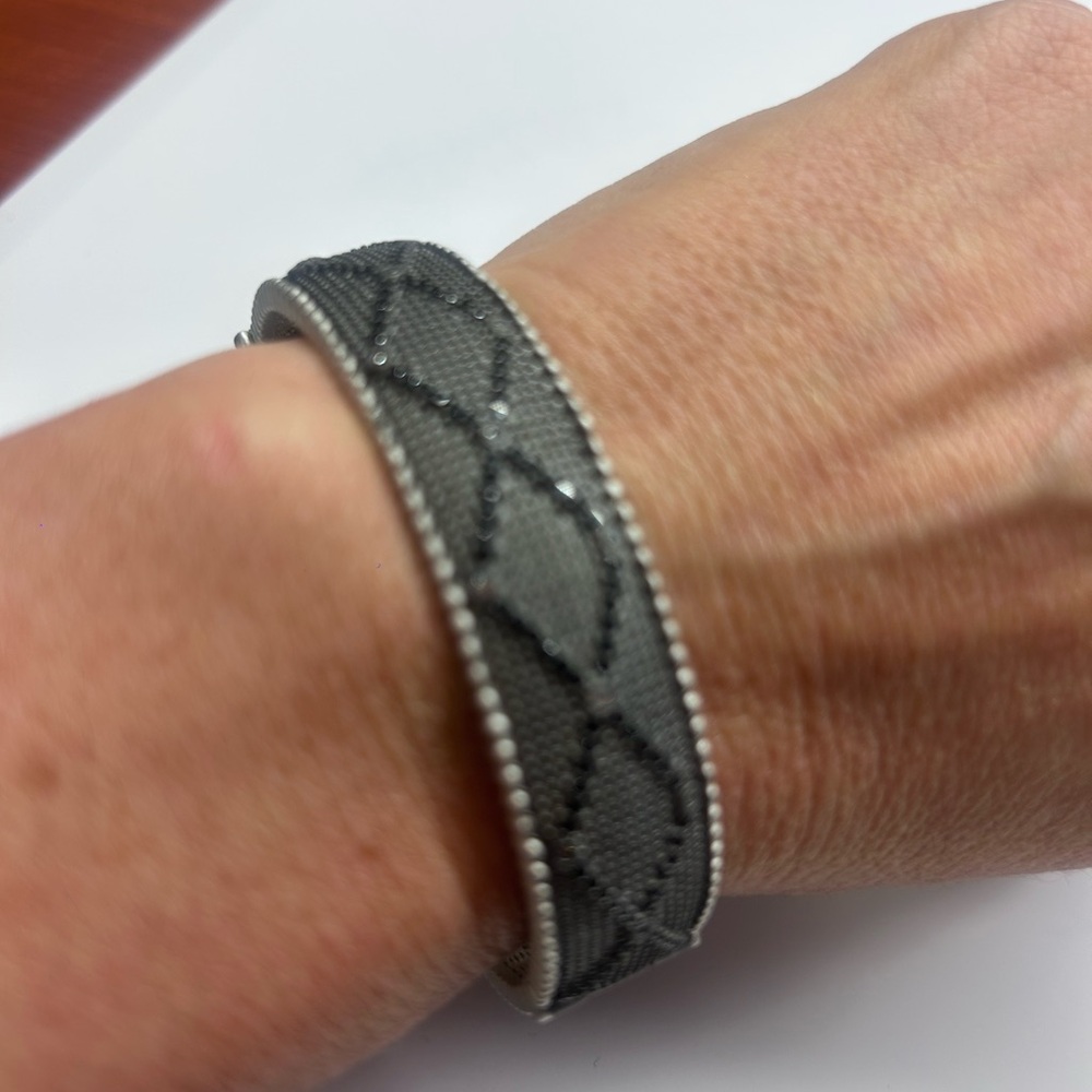 Freida Rothman signature textured hinged bangle new - Picture 4 of 12